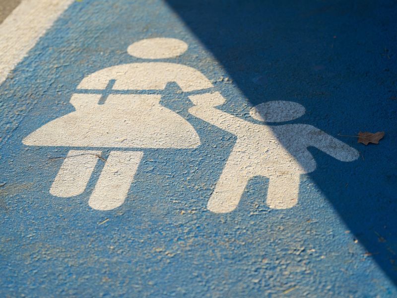 V Mariboru več prometnih nesreč: poškodovani pešci in otrok