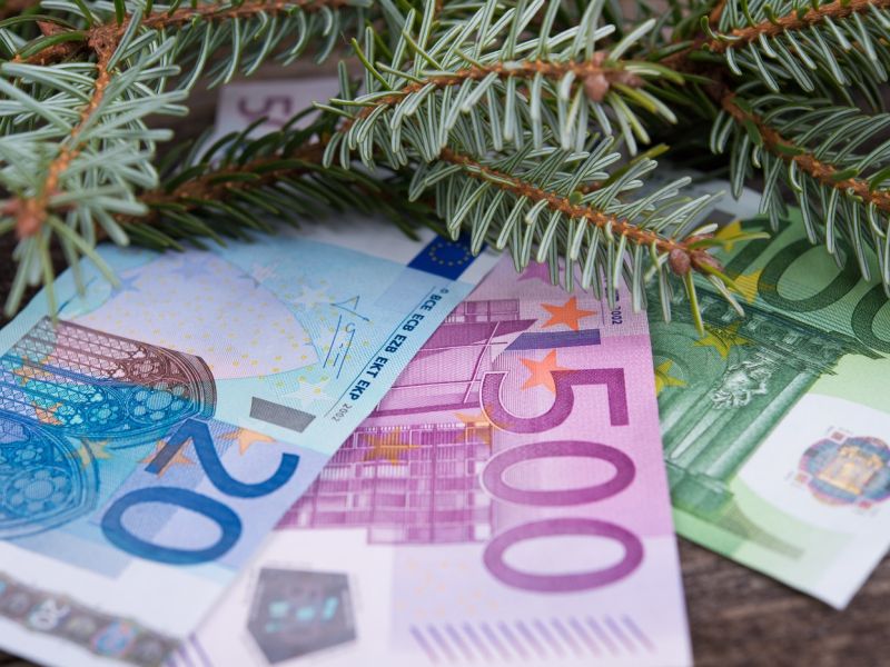 Kolikšno obvezno božičnico predlaga vlada in komu bo izplačana?