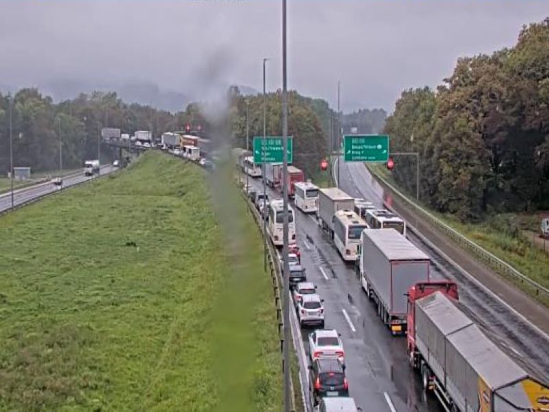 Pozor, nesreča ohromila primorsko avtocesto pri Ljubljani