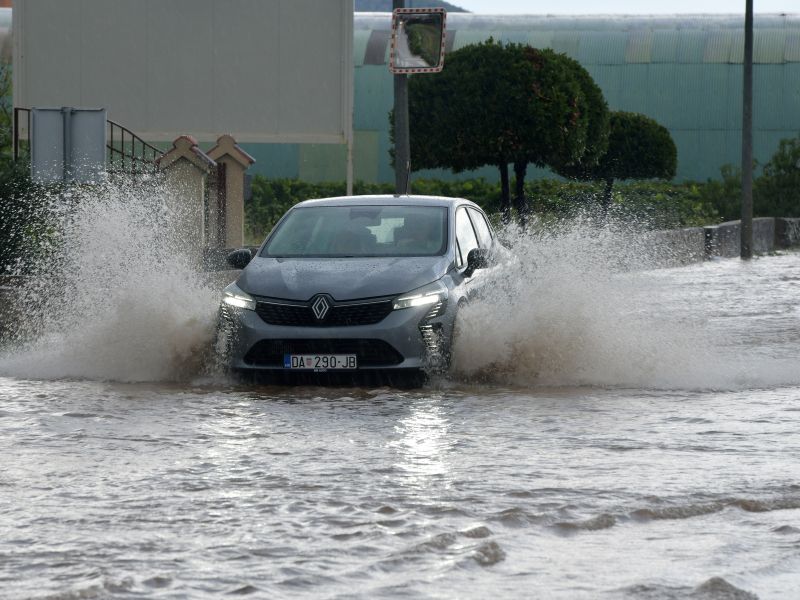 Hrvaško so zajele obilne padavine: na cestah kaos, najhuje v Šibeniku