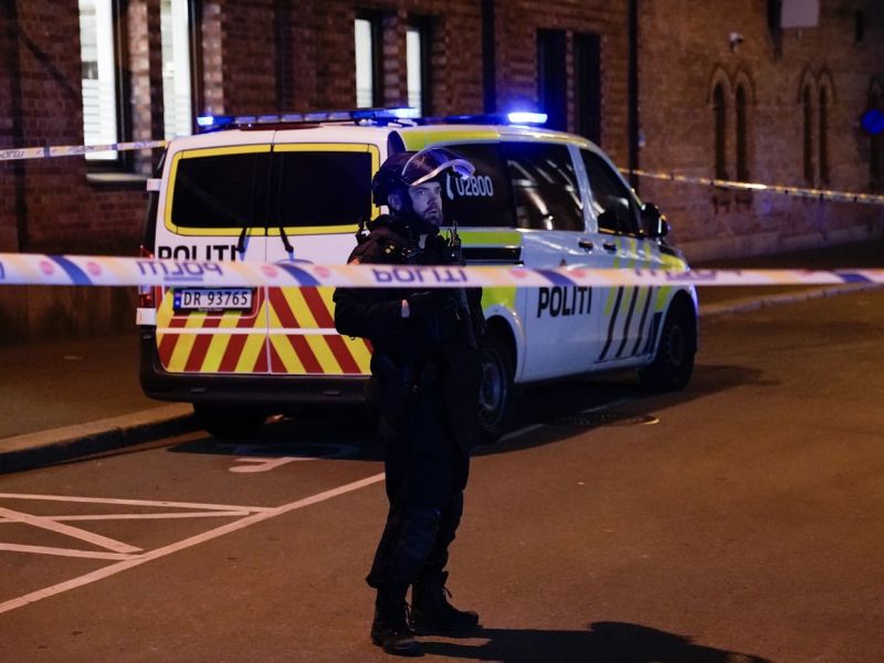 V središču Osla odjeknila eksplozija, policija preiskuje