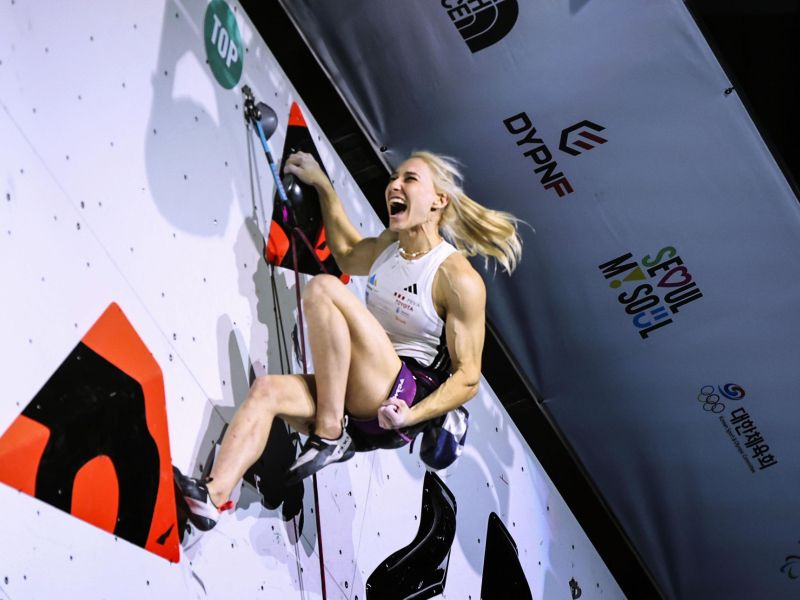 Janja Garnbret in Rosa Rekar poskrbeli za slovensko zlato-srebrno pravljico na svetovnem prvenstvu v športnem plezanju v Seulu