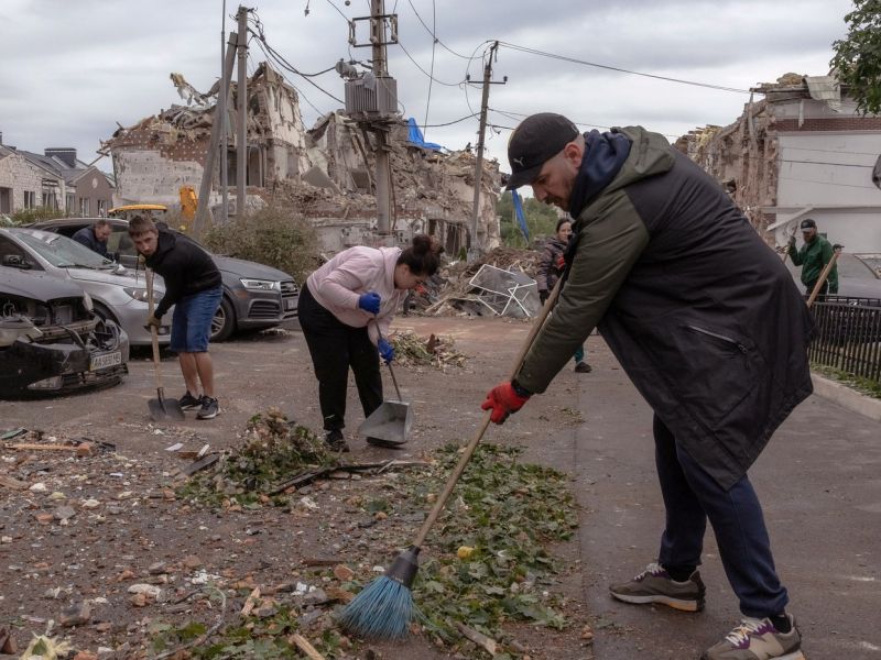 Rusi z raketami in droni napadli Kijev, Poljaki v zrak poslali letala