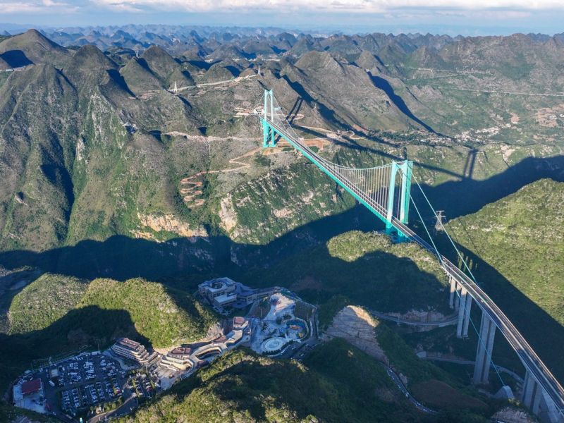 625 metrov nad tlemi: Kitajska odprla najvišji most na svetu