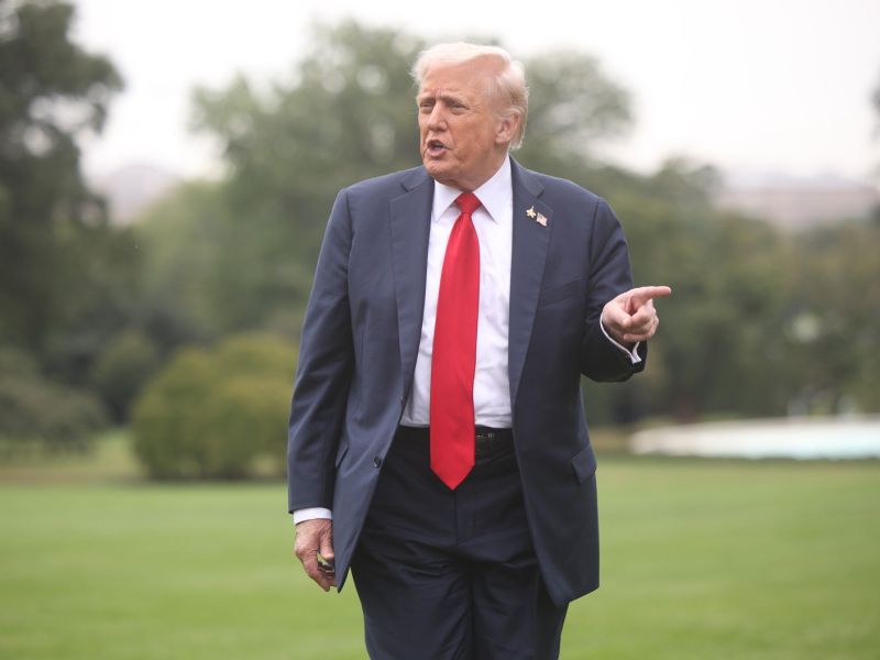 Trump v Egipt pošilja odposlanca glede izpustitve talcev, opozarja Hamas