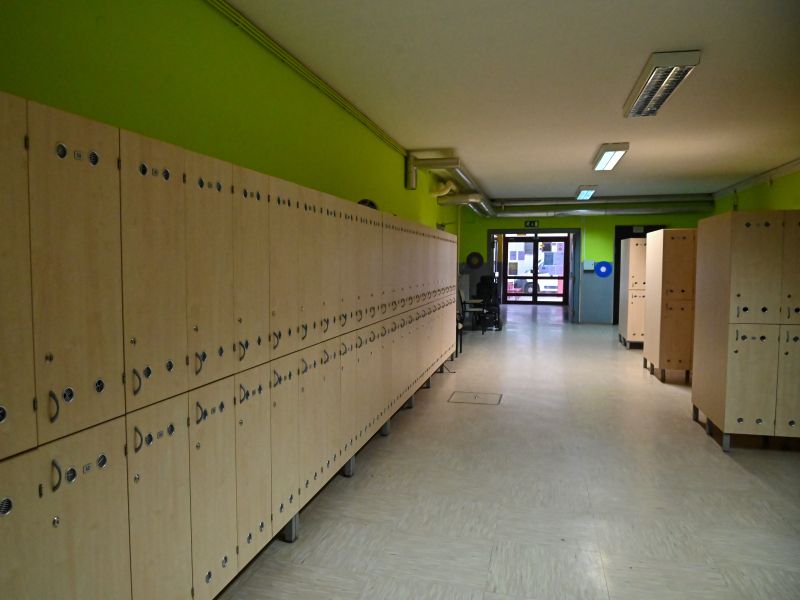 V osnovnem šolstvu za plače v prerazporeditev več kot 15 milijonov evrov