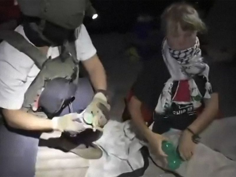 Nasilje v priporu: Greta Thunberg morala poljubiti izraelsko zastavo