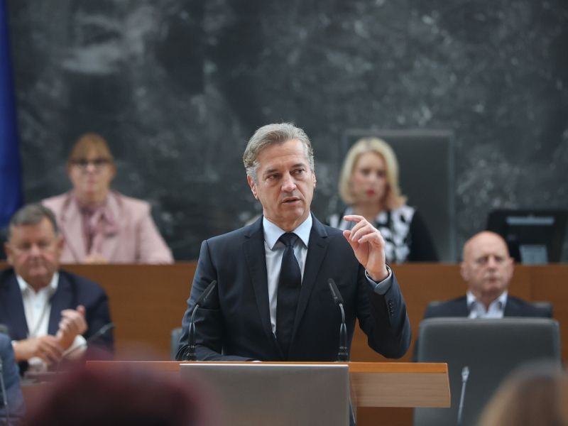 Golob prepričan, da bo ta zakon preživel vse vlade