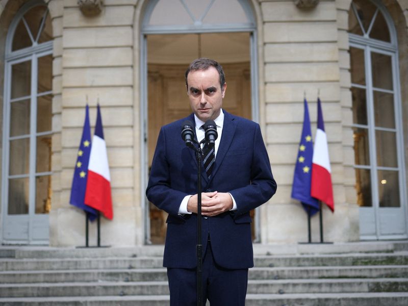 Pretres v Franciji: odstopil novi premier Lecornu