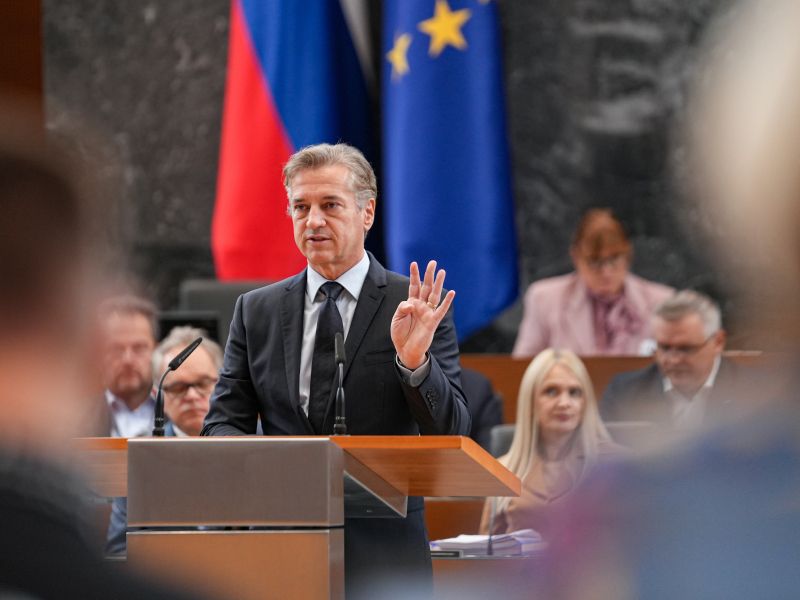 KPK v zadevi Bobnar zožila očitke proti Golobu na dve SMS-sporočili