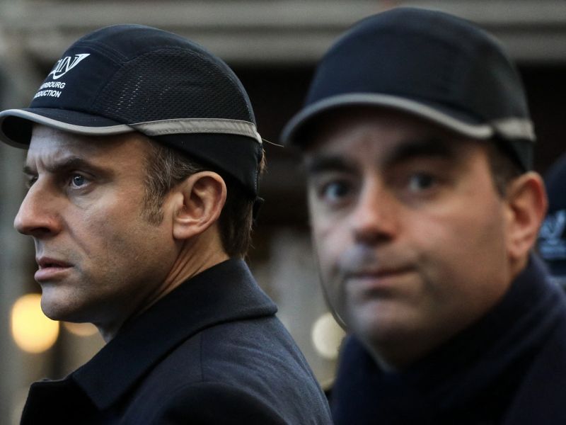 Macronu se izteka rok za rešitev vlade po odstopu Lecornu-ja