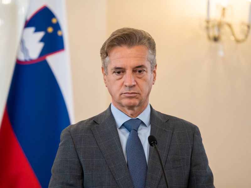 Golobov kabinet odgovarja Šumiju: Očitki KPK so brez stvarne osnove