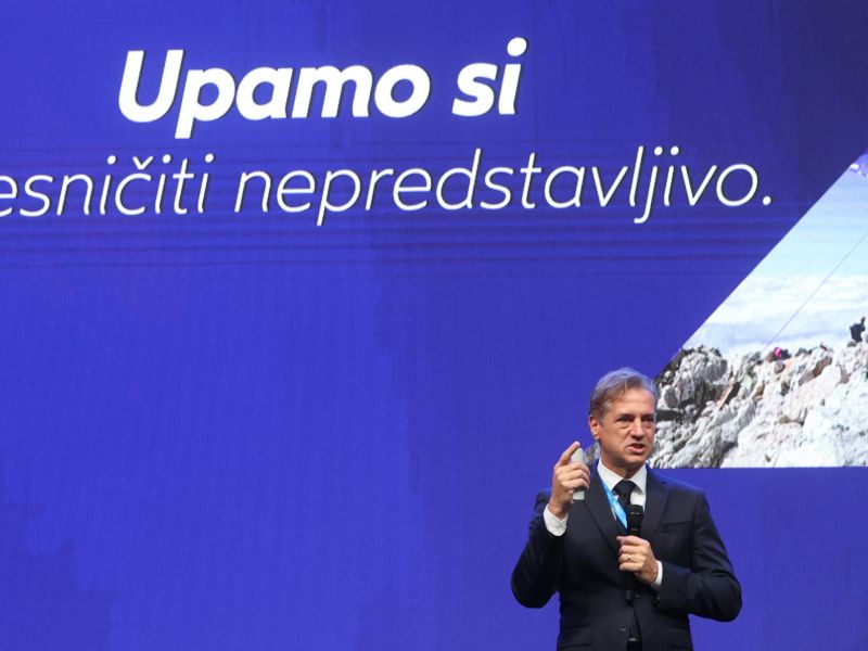 Svoboda poziva k premirju med premierjevim kabinetom in KPK