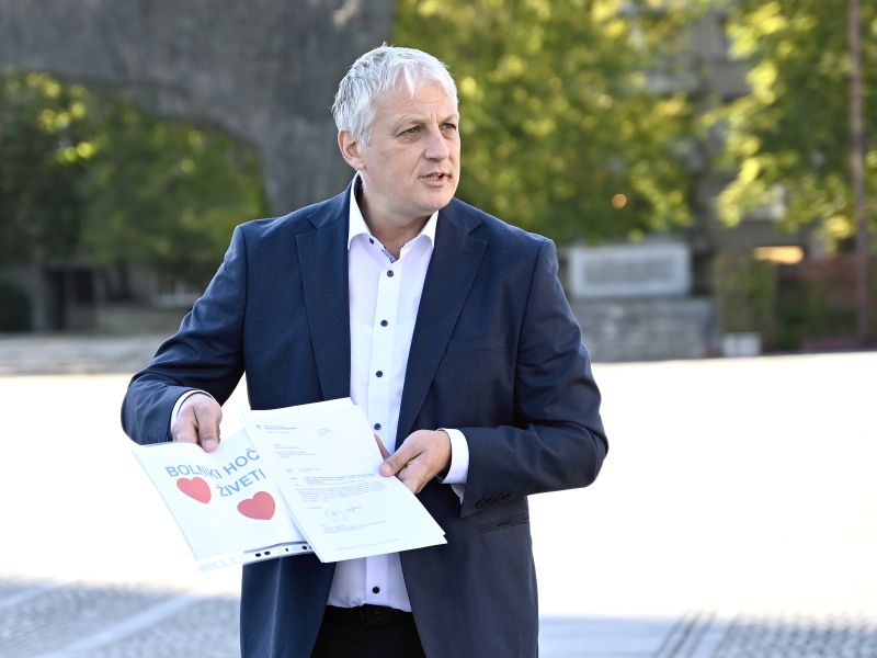 V državni zbor vložena zahteva za referendum o pomoči pri prostovoljnem končanju življenja