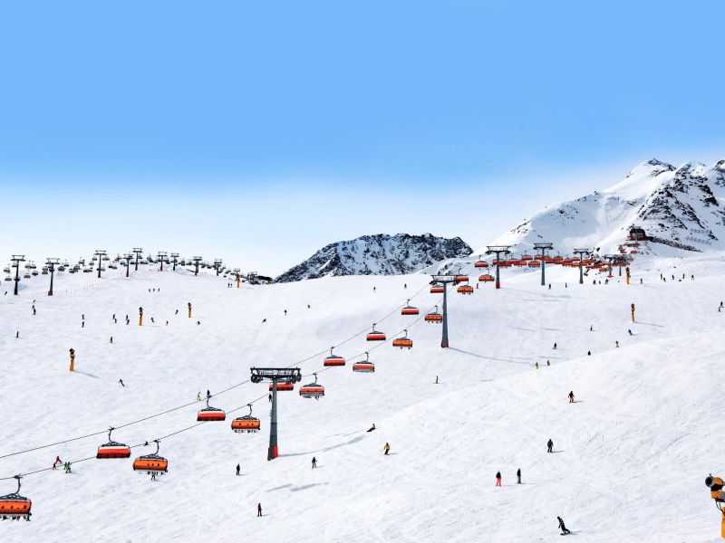 Pod drobnogledom: kakšne so letos cene smučišč v bližini Slovenije?