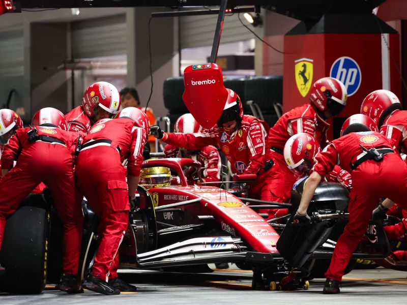 Med navijači F1 odjeknilo: Prihaja človek, ki bo rešil ekipo Ferrarija?