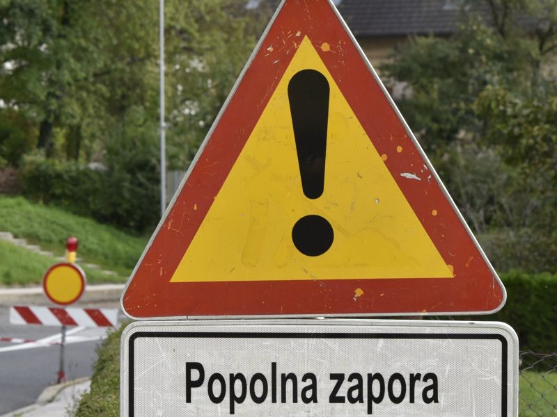 Krajani Loga pod Mangartom nasprotujejo popolni zapori ceste pri Klužah