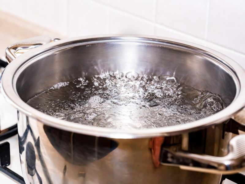 V Kamniku in Komendi nujno prekuhavanje vode