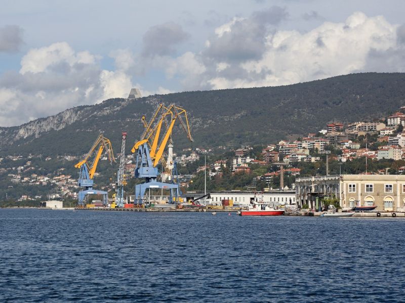 V Tržaškem zalivu razstrelili 230-kilogramsko bombo