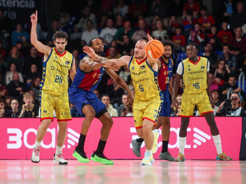 Dončić, zmoreš to? Neverjeten koš prek celega igrišča (video)