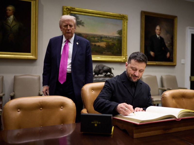 Trump pritiska na Zelenskega: Donbas izgubljen v celoti ali zasedeni del?