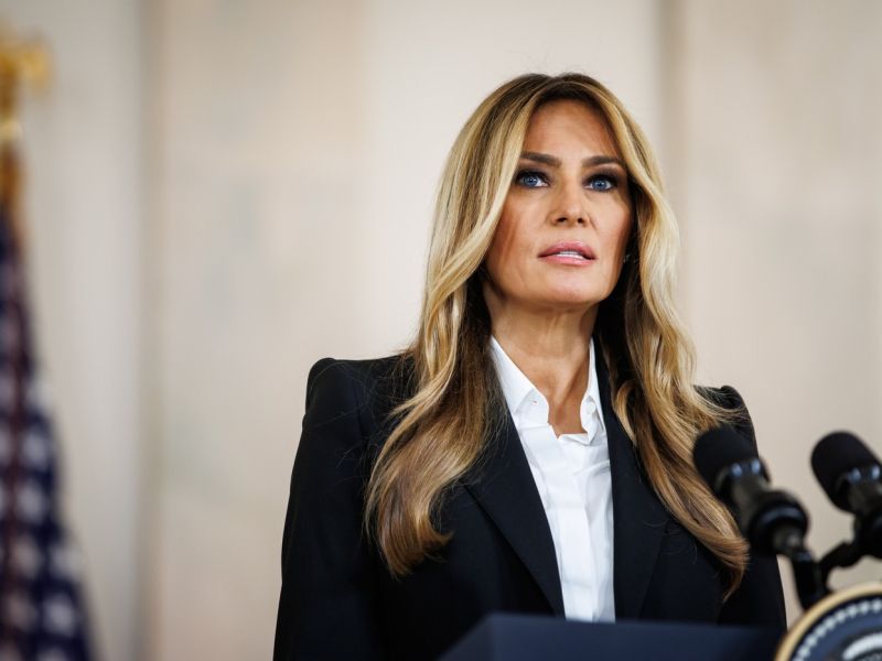 Nov škandal v Beli hiši: Melania vpletena v tožbo v zvezi z Epsteinom