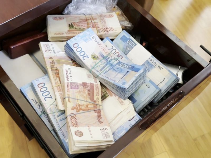 EU uvaja nove sankcije proti Rusiji in preložila odločitev o posojilu Ukrajini