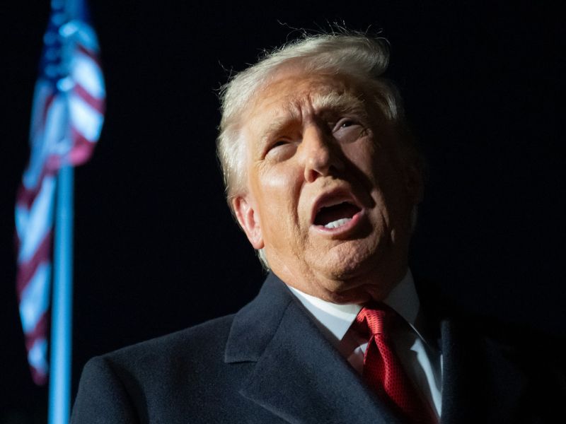 Trump zagotavlja, da vojne z Venezuelo ne bo, Madurovi dnevi šteti