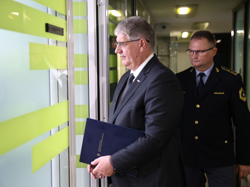 Poklukar pozval k takojšnji okrepitvi policistov v Novem mestu