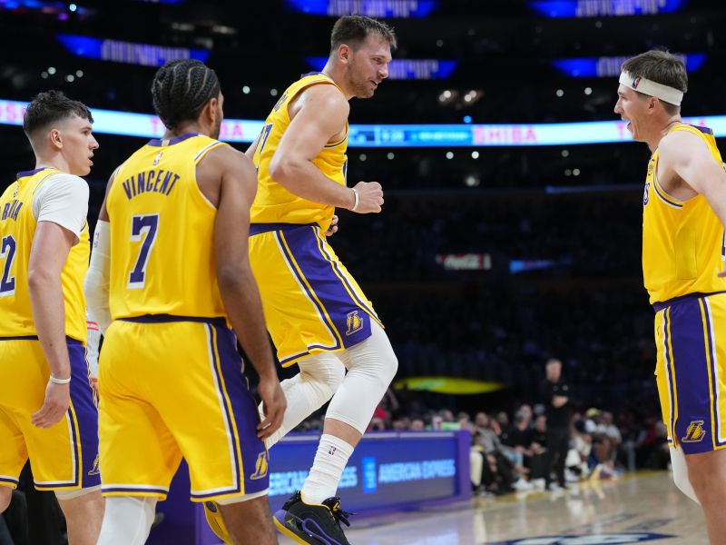 Lakersi pripeljali okrepitev in razburili, to sporočilo je zaprlo vsa usta