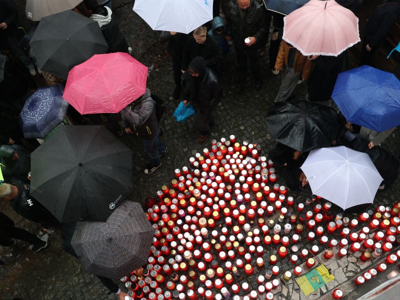 Reprezentant(a) po tragediji s pozivom (tudi) Golobu in Janši: Prenehajte