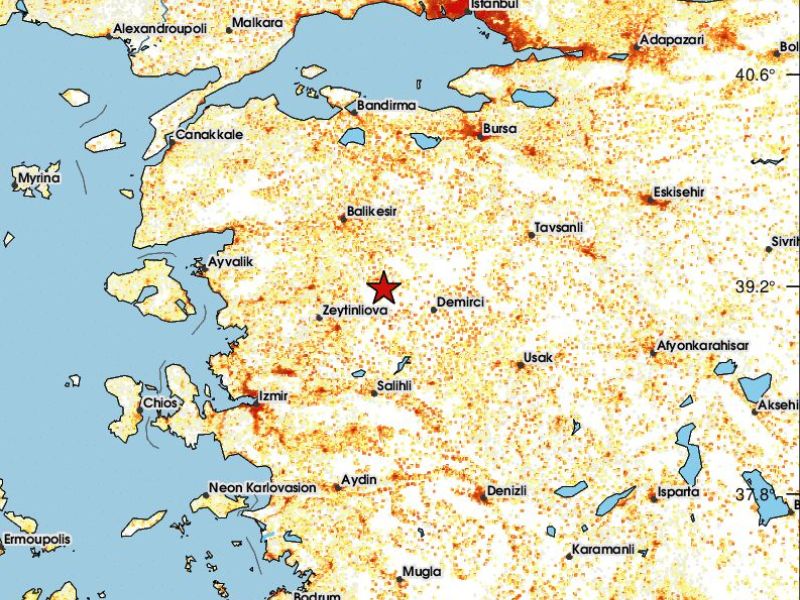 Ob močnem potresu so se porušile stavbe