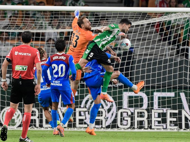 Čarovnija Oblaka zažgala splet, v gosteh zrušil eno najbolj vročih ekip