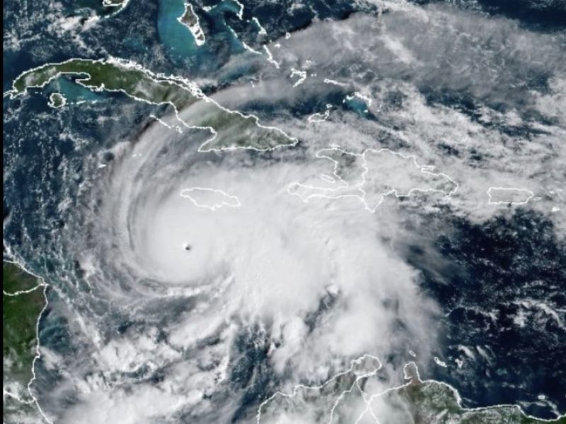 Katastrofa na poti: najmočnejši orkan Melissa naj bi danes zajel Jamajko