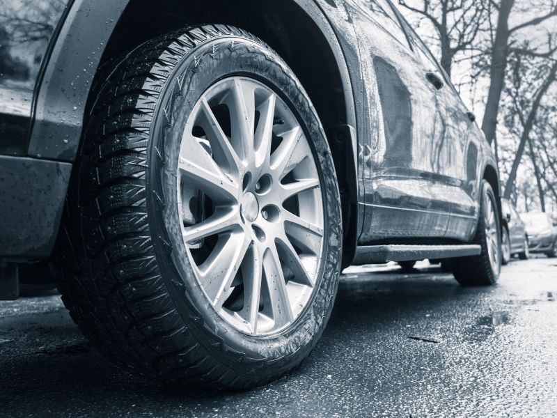 Ne pozabite: od jutri obvezna zimska oprema na avtomobilih