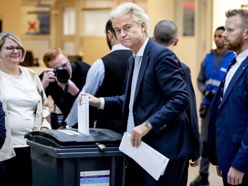 Na Nizozemskem srdit boj med skrajno desnico in liberalci