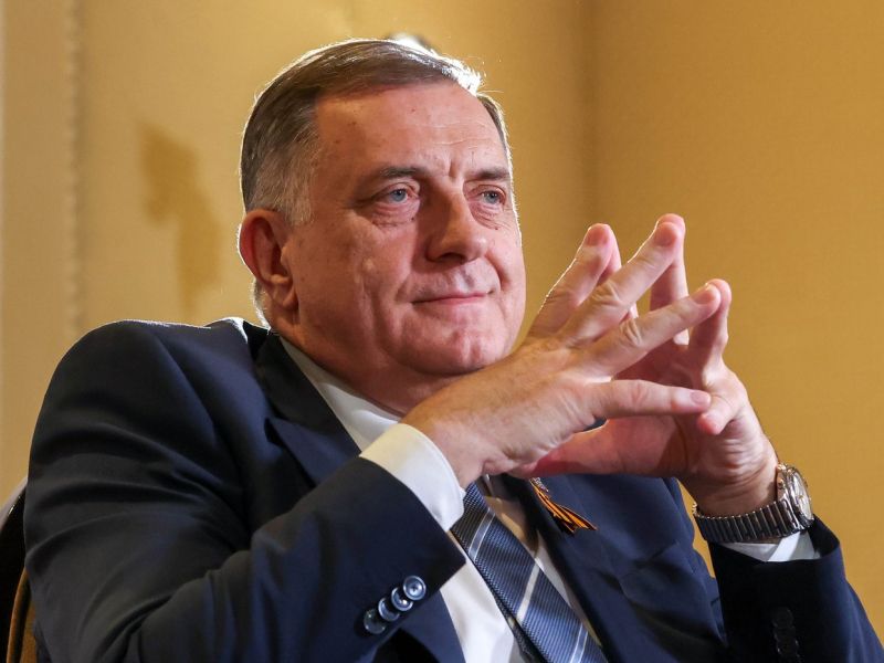 Bitka za enoletni mandat: Kdo bo zamenjal Milorada Dodika?