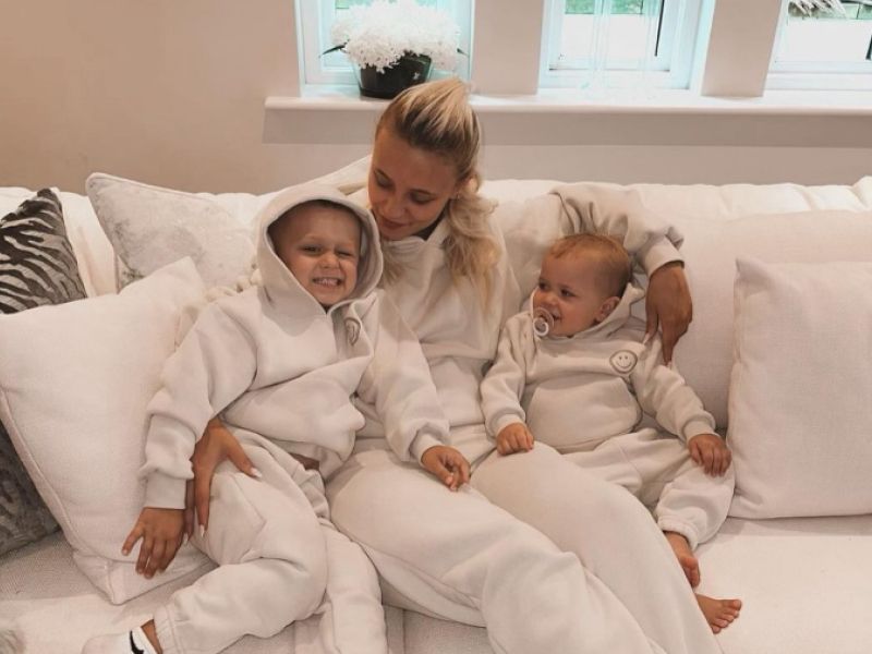 En otrok umrl, drugi ima raka, resnica o družini zvezde Cityja pa drugačna