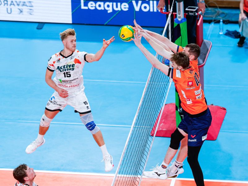 Oranžni zmaji z lahkoto naprej