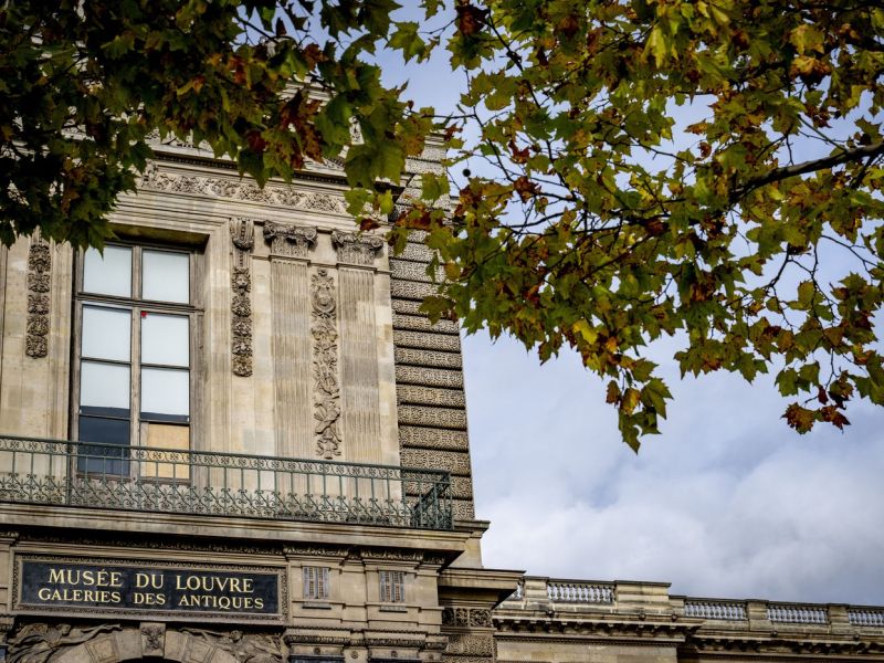 Kraja kronskih draguljev: francoska policija aretirala glavnega osumljenca