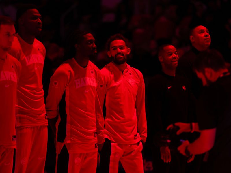 Svet stiska pesti za Dončićevega sošolca