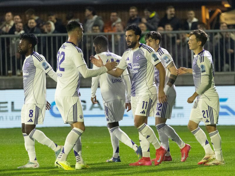 To sta začetni postavi Brava in Maribora. On je prvič v vijoličasti zasedbi