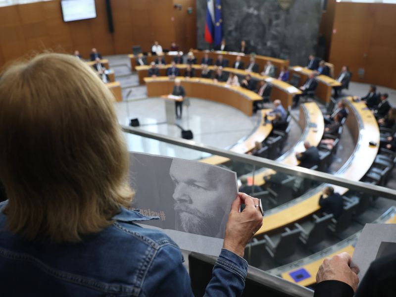 Šutarjev zakon bo sprejet: podporo napovedali tudi SDS in NSi