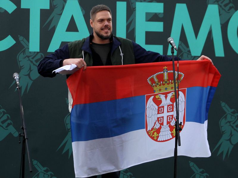 Legendarnega srbskega košarkarja aretirali na protestih v Beogradu (video)