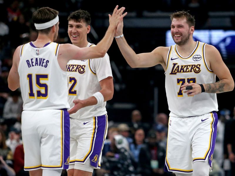 Na spektakel Lakers-Dallas gredo organizirani slovenski navijači, glejte to