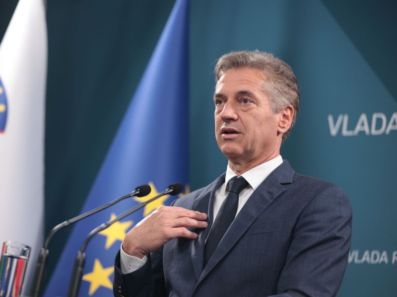 Spor glede božičnice: Krivo je nesodelovanje delodajalcev