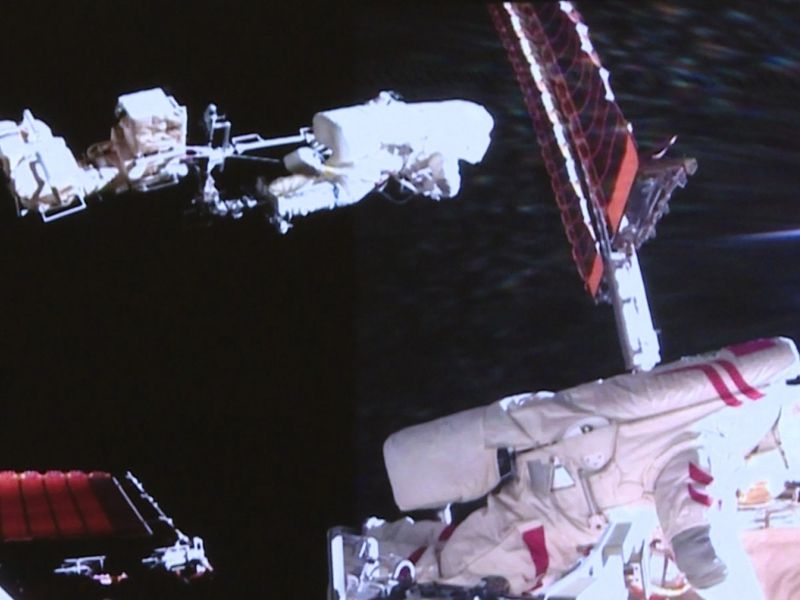 Kitajski astronavti ostali ujeti v vesolju