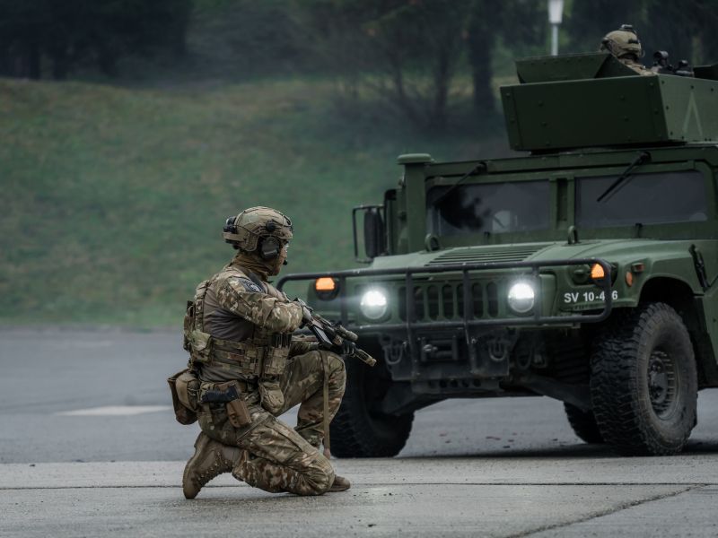 Na dolenjskih cestah bo več vojaških vozil