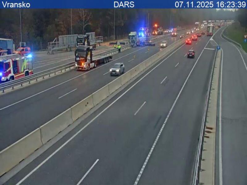 Prometna nesreča povzročila zastoje na štajerski avtocesti proti Ljubljani