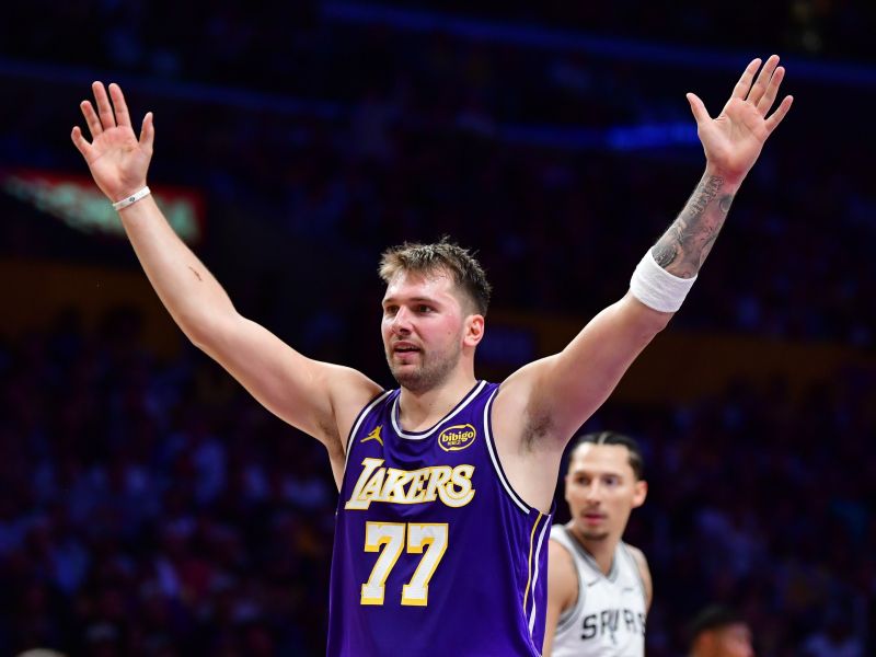 Dončić ima končno dom, takole plini na kavču, pohištvo je ... Video je hit